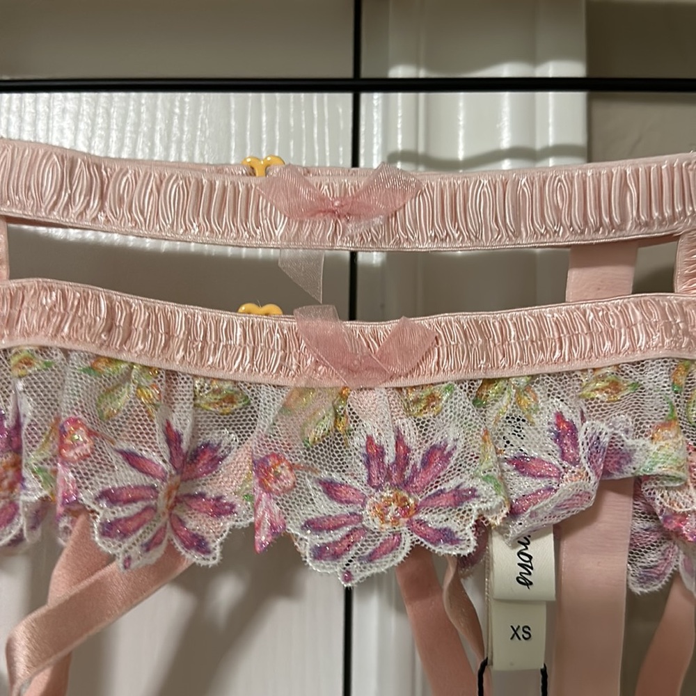 NWT For Love & Lemons Garter- April Bloom - Picture 7 of 9